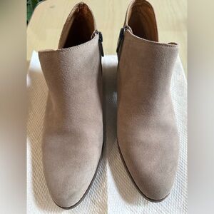 Lucky Brand Women’s Beige Suede Ankle Booties         Size 7 1/2M
